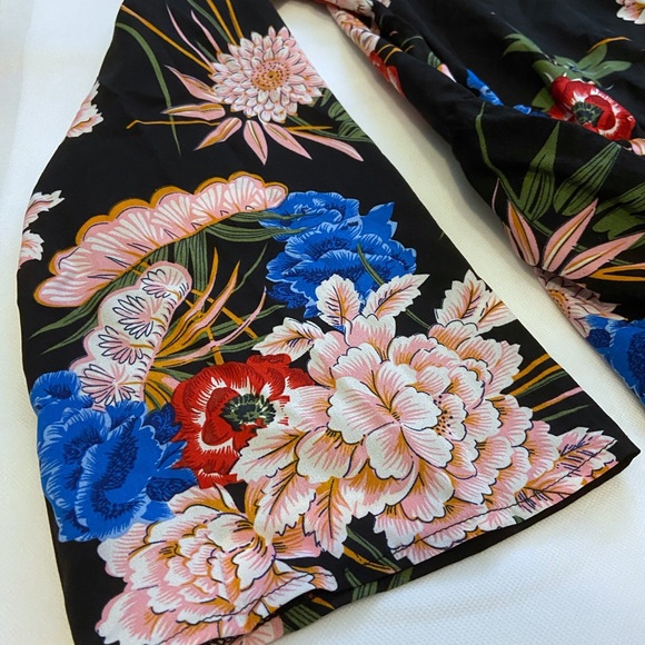 Parisian Black Floral Romper (8) - Picture 2 of 7